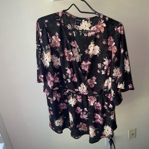 Torrid Sz 1 floral elastic waist faux wrap top